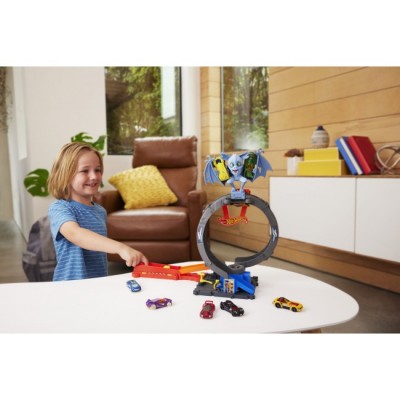 Игровой набор Hot Wheels Невероятная атака летучей мыши (HTN78) Игровой набор Hot Wheels Невероятная атака летучей мыши (HTN78)