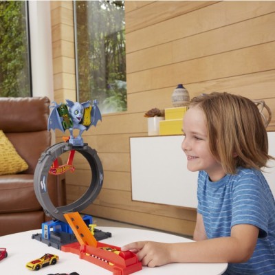 Игровой набор Hot Wheels Невероятная атака летучей мыши (HTN78) Игровой набор Hot Wheels Невероятная атака летучей мыши (HTN78)